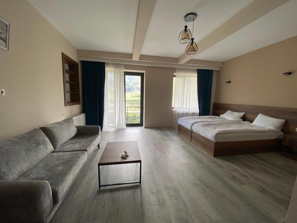 Hotel Axien Kazbegi ภายนอก รูปภาพ