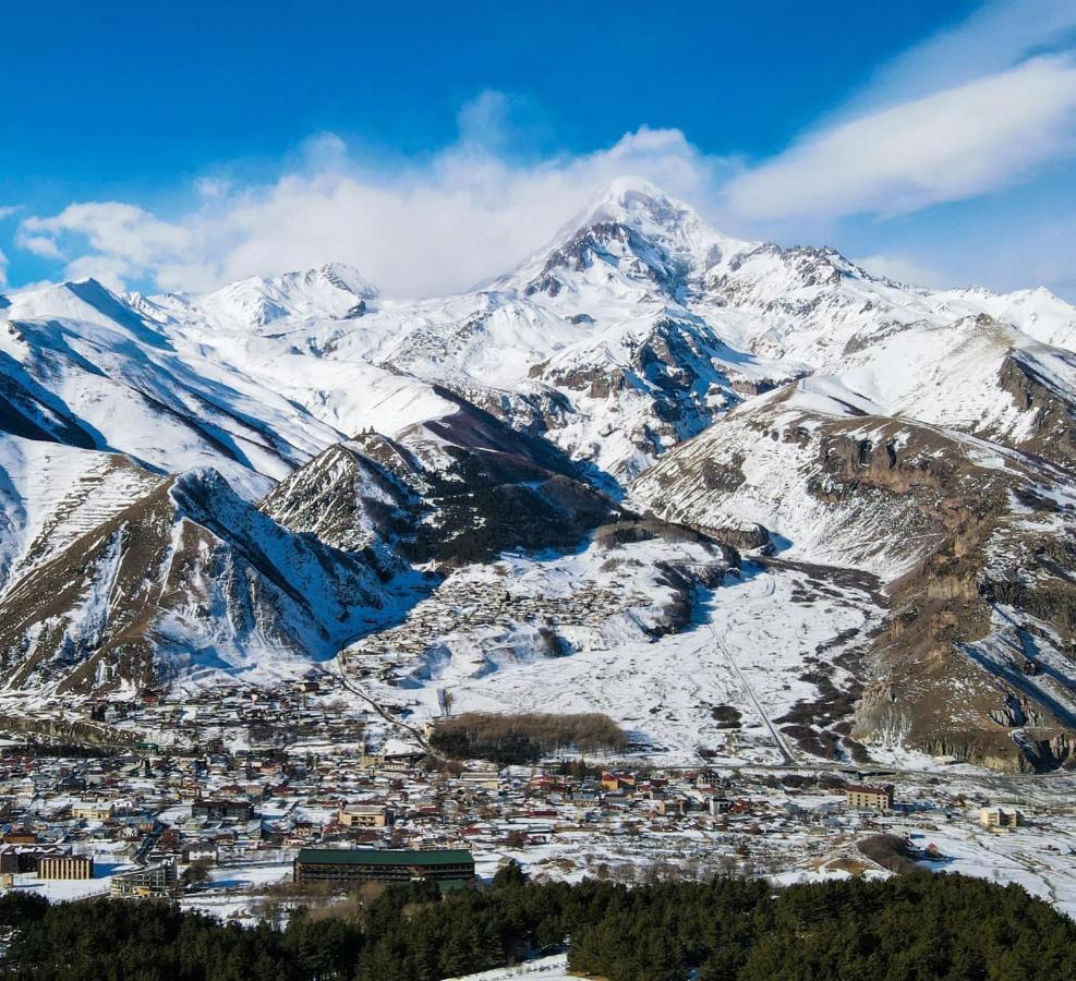 Hotel Axien Kazbegi ภายนอก รูปภาพ