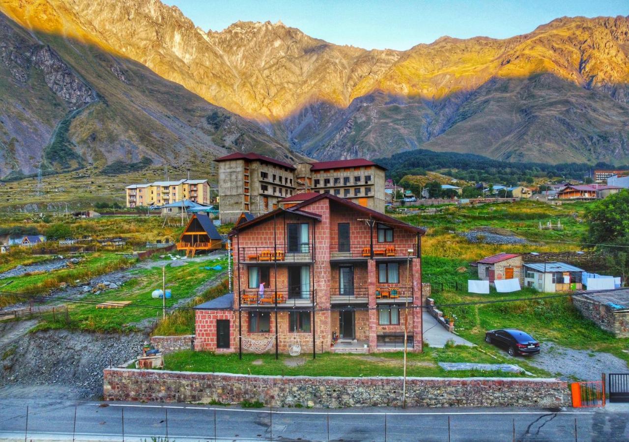 Hotel Axien Kazbegi ภายนอก รูปภาพ