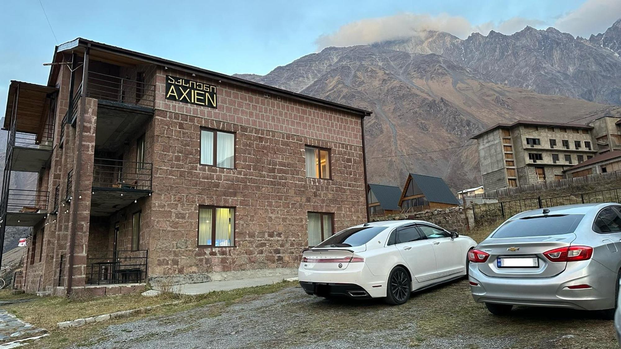 Hotel Axien Kazbegi ภายนอก รูปภาพ