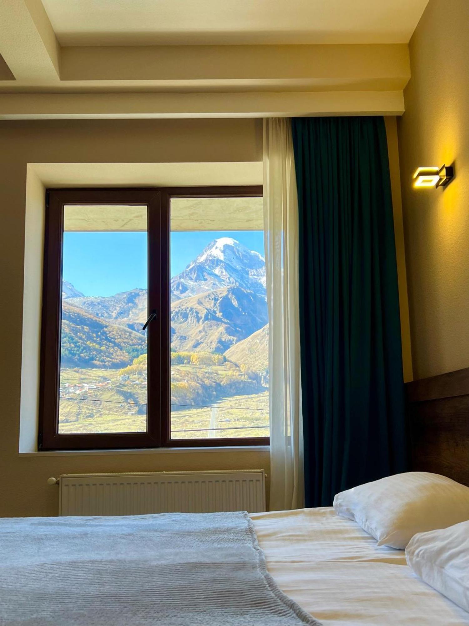 Hotel Axien Kazbegi ภายนอก รูปภาพ
