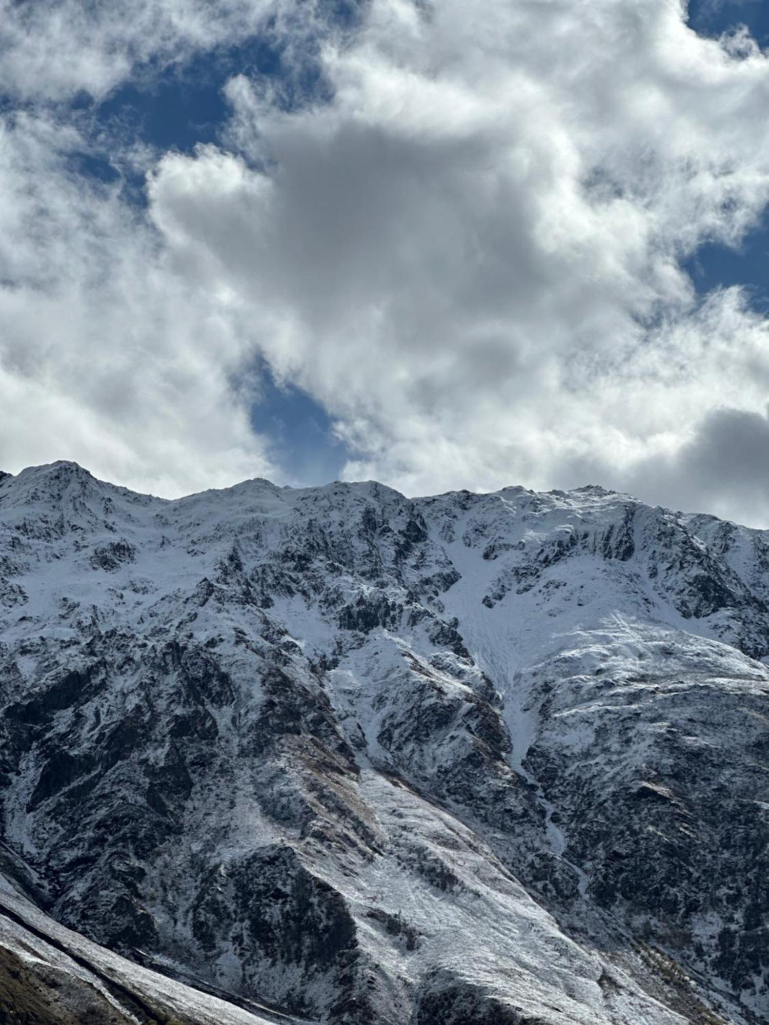 Hotel Axien Kazbegi ภายนอก รูปภาพ