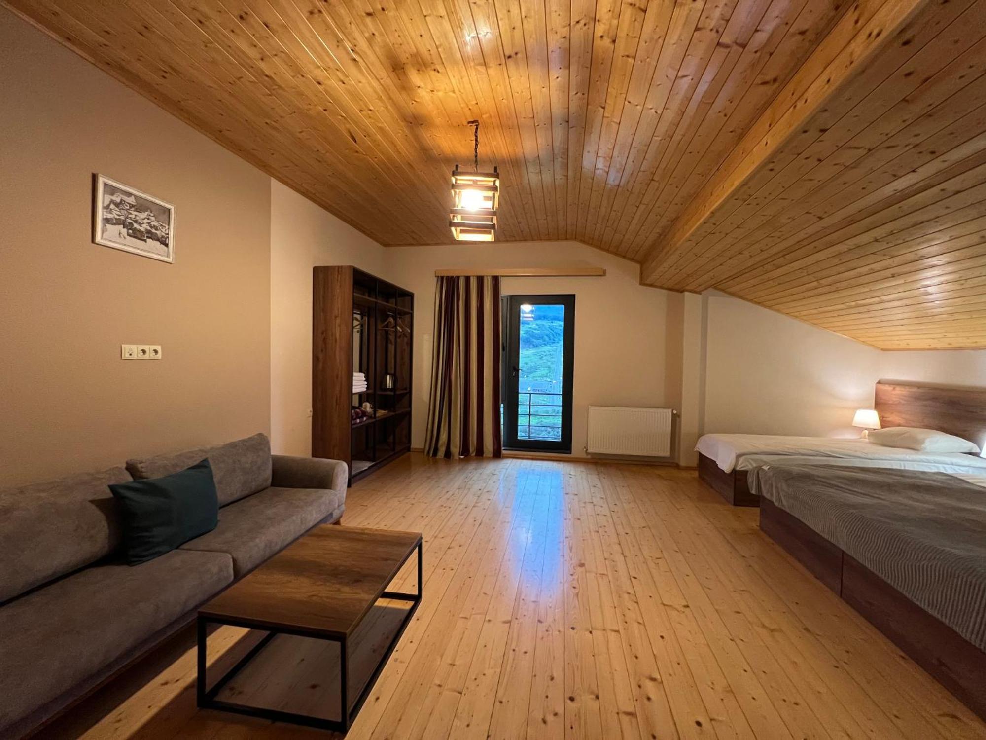 Hotel Axien Kazbegi ภายนอก รูปภาพ